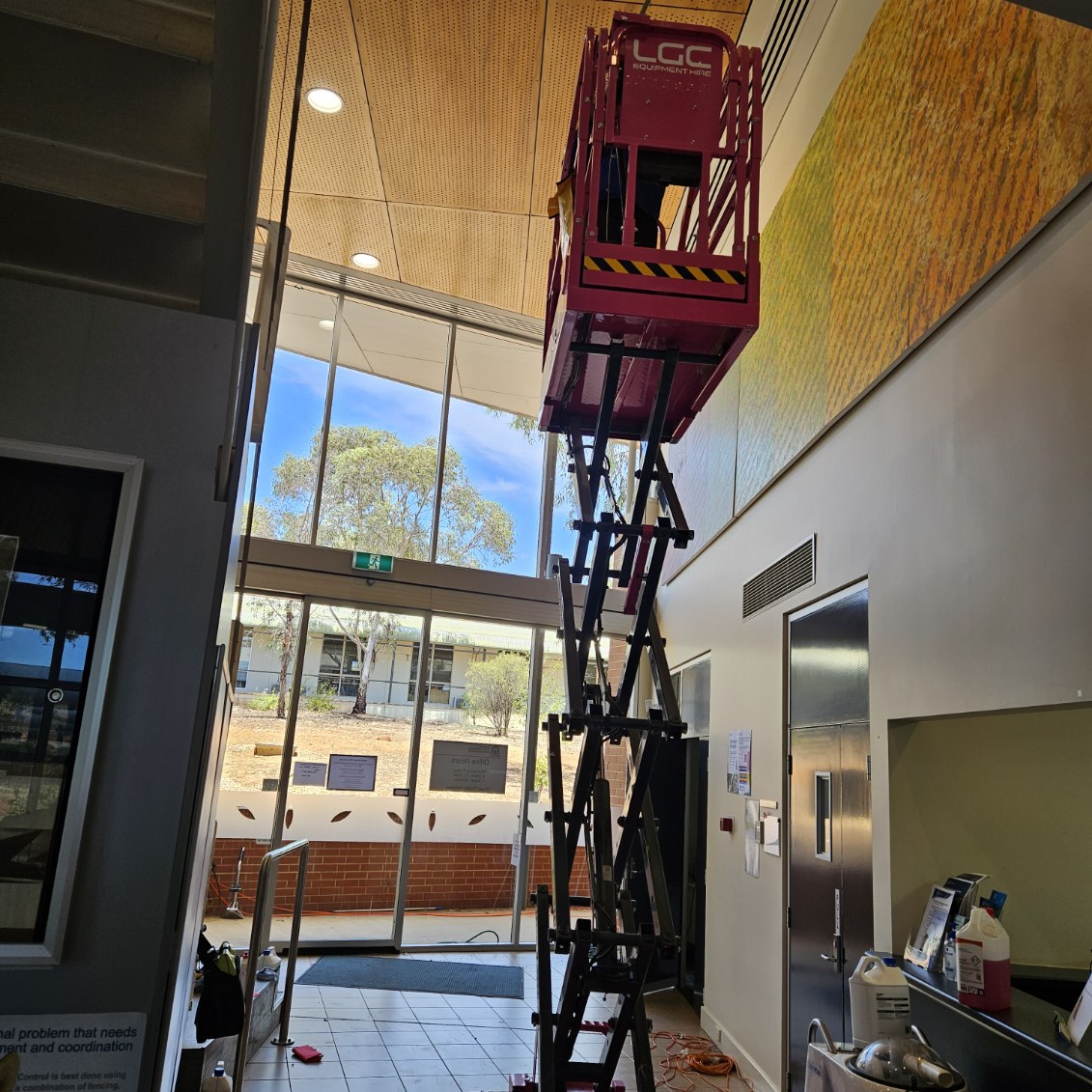 DMC Cleaning serving Western Aistralian offices, councel buildings, classrooms and outdoor public areas.