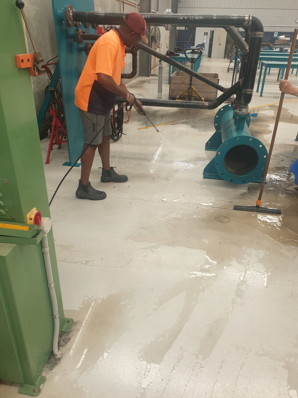 DMC Cleaning serving Western Aistralian offices, councel buildings, classrooms and outdoor public areas.